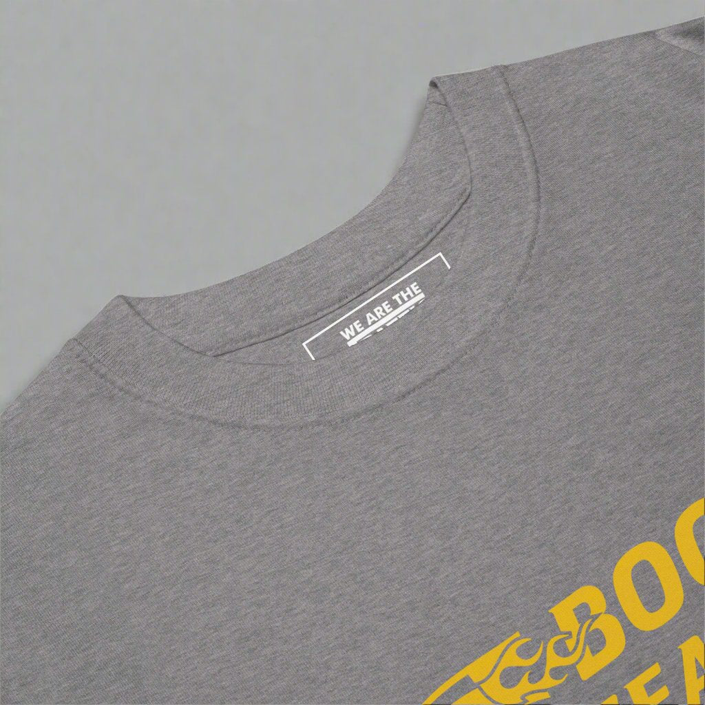Closeup of the crewneck of light gray t-shirt